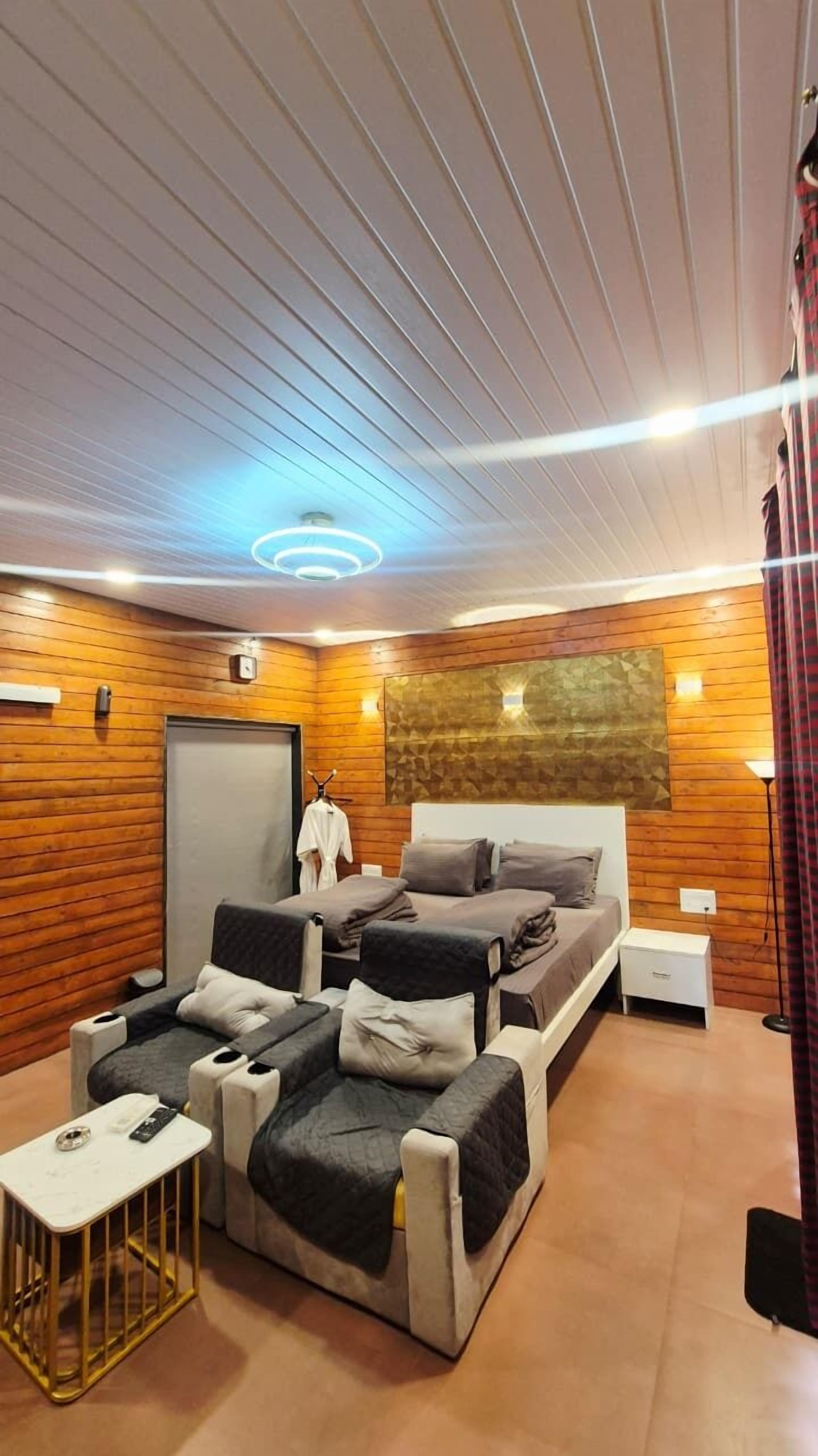 Superior-Maisonette, Poolblick