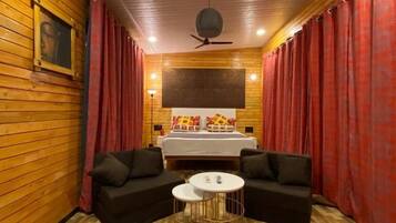 Royal Suite, Pool View | Free WiFi