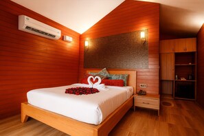 Dilengkapkan perabot secara berasingan, ruang kerja komputer riba 