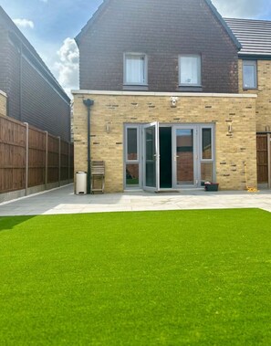 Exterior - A beautiful home close to Bluewater Shopping Centre. (Greenhithe)