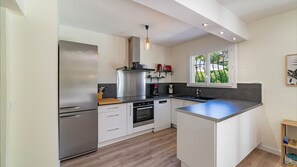 Fridge, microwave, oven, stovetop - Provencal Villa with private pool large garden - Villa du Vallon by Sur la mer (Saint Raphael)