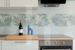 Toaster - Welcome to Homiday Yellow Submarine, a modern, fully renovated apartment just a 10-minute walk from the Viareggio seafront. Bright and welcoming, it features a double bedroom, a comfortable sofa bed, a fully equipped kitchen, air conditioning, a washing  (Viareggio)