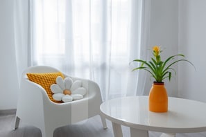 Interior - Welcome to Homiday Yellow Submarine, a modern, fully renovated apartment just a 10-minute walk from the Viareggio seafront. Bright and welcoming, it features a double bedroom, a comfortable sofa bed, a fully equipped kitchen, air conditioning, a washing  (Viareggio)