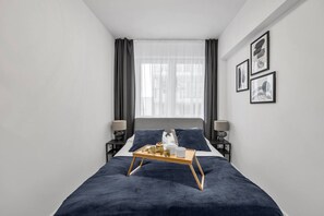 Iron/ironing board, WiFi, bed sheets - Wola Apt - 8th Floor, Tram&Bus Nearby - by Rentujemy (Warszawa)