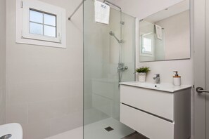 Shower, hair dryer, towels - Villa Varadero by Escape Home (Alaior)