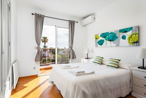 4 bedrooms, iron/ironing board, free WiFi, bed sheets - Villa Varadero by Escape Home (Alaior)