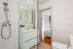 Shower, hair dryer, towels - Villa Varadero by Escape Home (Alaior)