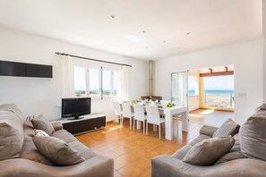 TV - Villa Varadero by Escape Home (Alaior)