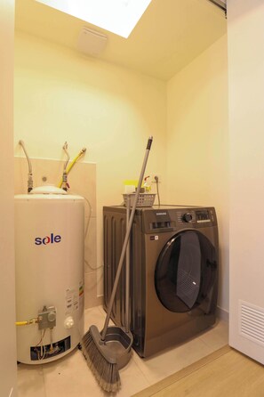 2 bedrooms, Internet - w Ravishing 2BR w Balcony in Miraflores (Lima)