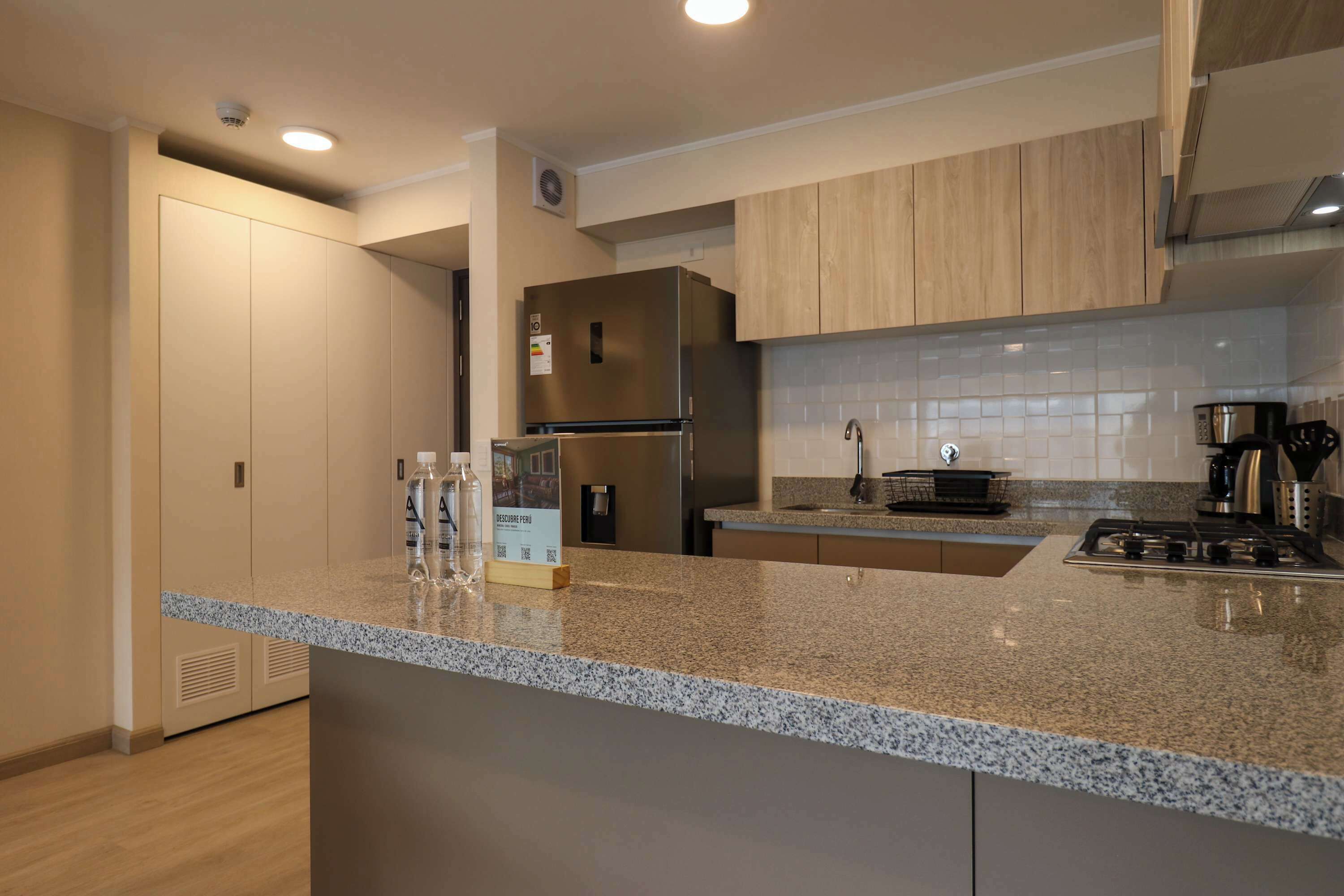 2 عدّة غرف نوم وخدمة الإنترنت