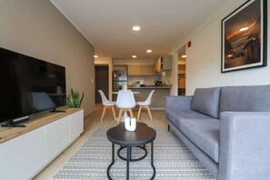 2 bedrooms, Internet - w Ravishing 2BR w Balcony in Miraflores (Lima)