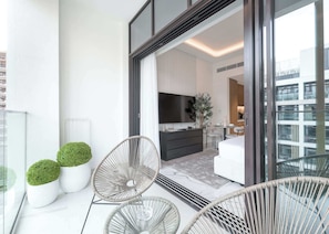 Room - Stayshort - Bright Cozy Studio Sleeps 2 in Meydan (Dubai)