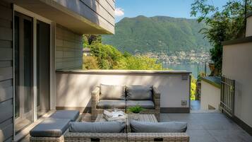 Apartment, Mountain View | Premium bedding, down duvets, iron/ironing board, cots/infant beds