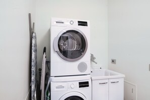 Apartment, Mountain View | Premium bedding, down duvets, iron/ironing board, cots/infant beds