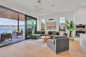 Smart TV y chimenea 