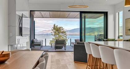 Lakeside Luxury 3 bedroom & Flex Room with Stunning Views of Okanagan Lake!