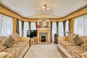  LCD 液晶電視、壁爐