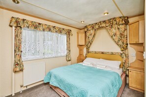 2 bedrooms, bed sheets - Beachlands (Cowes)