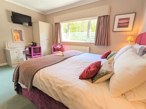 8 bedrooms, bed sheets - Foxhills (Shanklin)