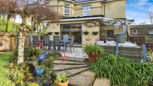 Outdoor dining - Foxhills (Shanklin)