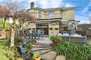Outdoor dining - Foxhills (Shanklin)