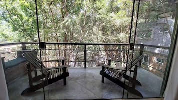 Apartamento clásico, lanai, vistas al jardín | Patio hawaiano