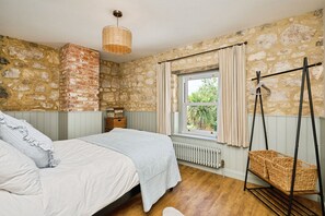 3 bedrooms, bed sheets - Vine Cottage (Ryde)