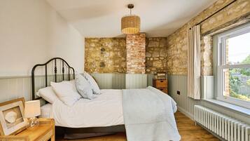 3 bedrooms, bed sheets