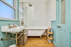 Bathroom - Vine Cottage (Ryde)