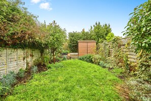 Property grounds - Pindrift (Cowes)