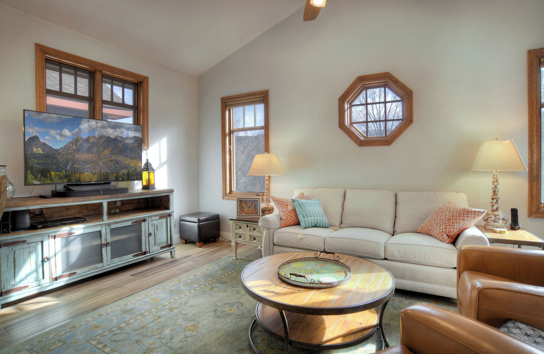 Smart TV, computer monitors