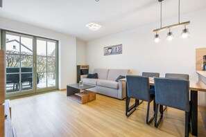 TV, ping pong, stereo - Alpine Panorama Apartment with Pool and Sauna (Oberaudorf)