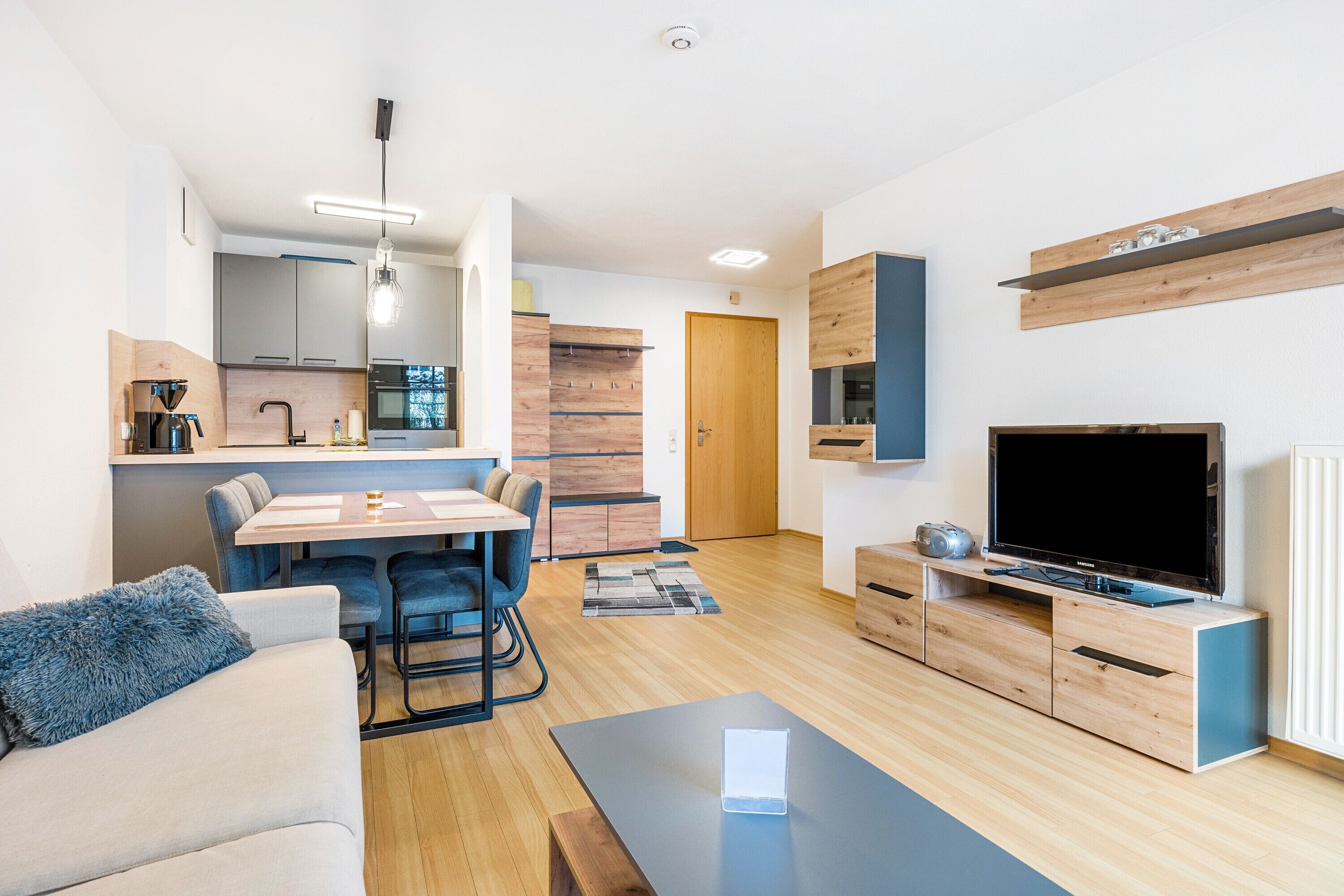 TV, table tennis, stereo