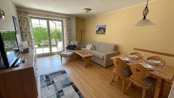 TV, table tennis, stereo