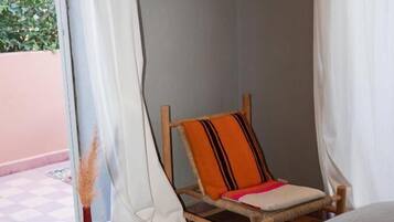 ๋๋ธ๋ฃธ, ๋ฐ์ฝ๋ | ์คํ