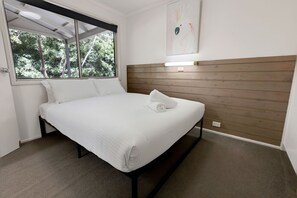 4 عدّة غرف نوم ومكواة/لوح كي وواي فاي مجانًا وملاءات أسرّة