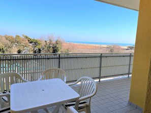 Outdoor dining - Bibione apartment with sea view (Bibione)