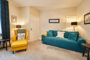 TV, fireplace, DVD player, offices - Host & Stay | Simonside Terrace (Newbiggin-by-the-Sea)