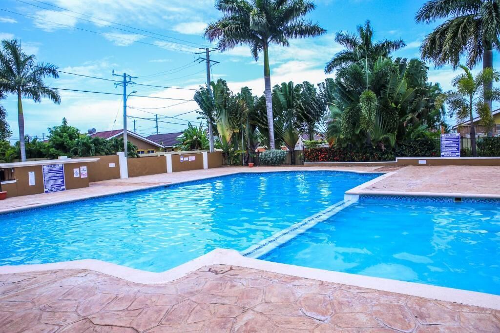 Perhetalo | Uima-allas | Ulkouima-allas