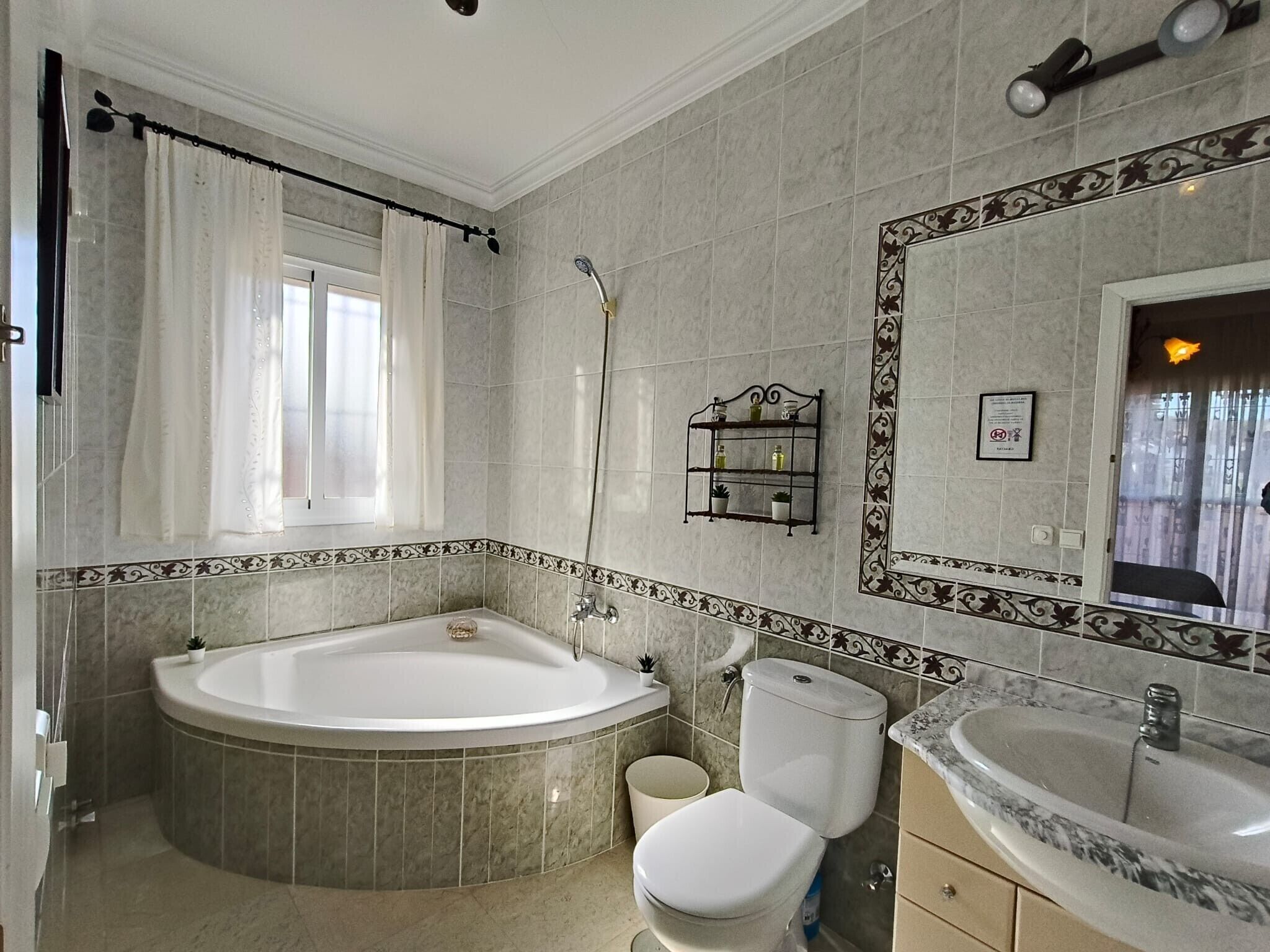 Een douche, een haardroger, handdoeken