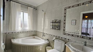 Een douche, een haardroger, handdoeken