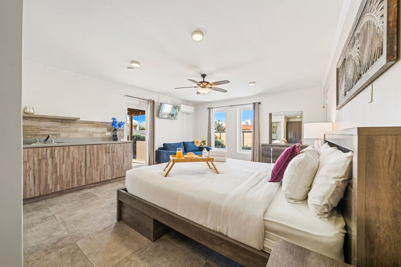 Desk, iron/ironing board, WiFi, bed sheets