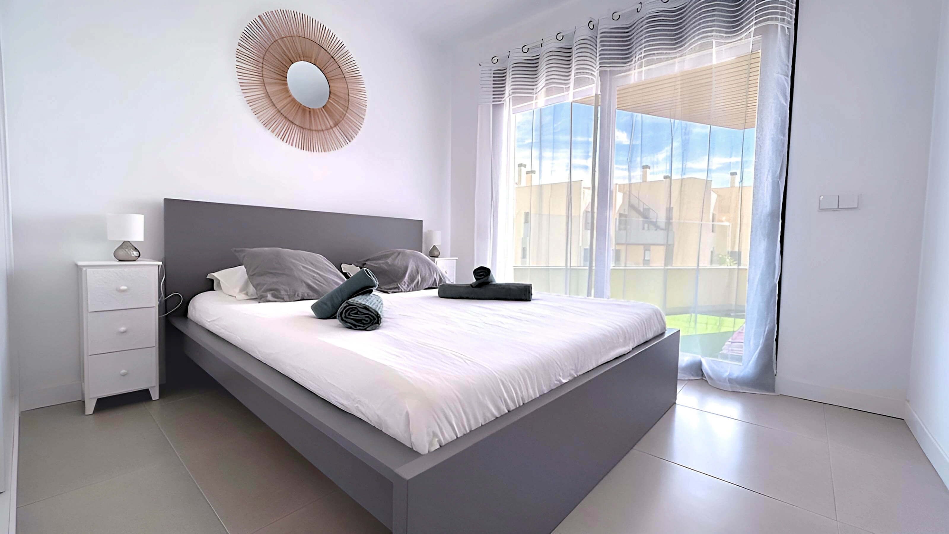 Fer et planche à repasser, Wi-Fi, literie fournie