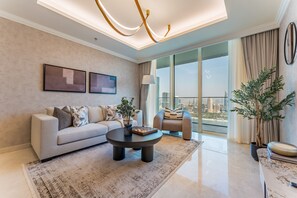 TV - Direct Private Beach Access, Proximity To Key Dubai Attractions Like Dubai Marina, Palm Jumeirah (Dubai)