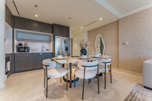 Dining - Direct Private Beach Access, Proximity To Key Dubai Attractions Like Dubai Marina, Palm Jumeirah (Dubai)