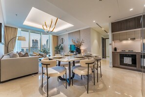 Interior - Direct Private Beach Access, Proximity To Key Dubai Attractions Like Dubai Marina, Palm Jumeirah (Dubai)