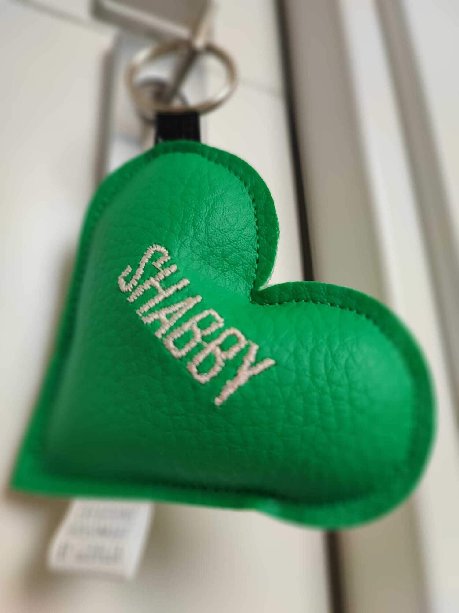 Habitación triple Deluxe, balcón, vistas al mar | Caja fuerte, cortinas opacas, tabla de planchar con plancha