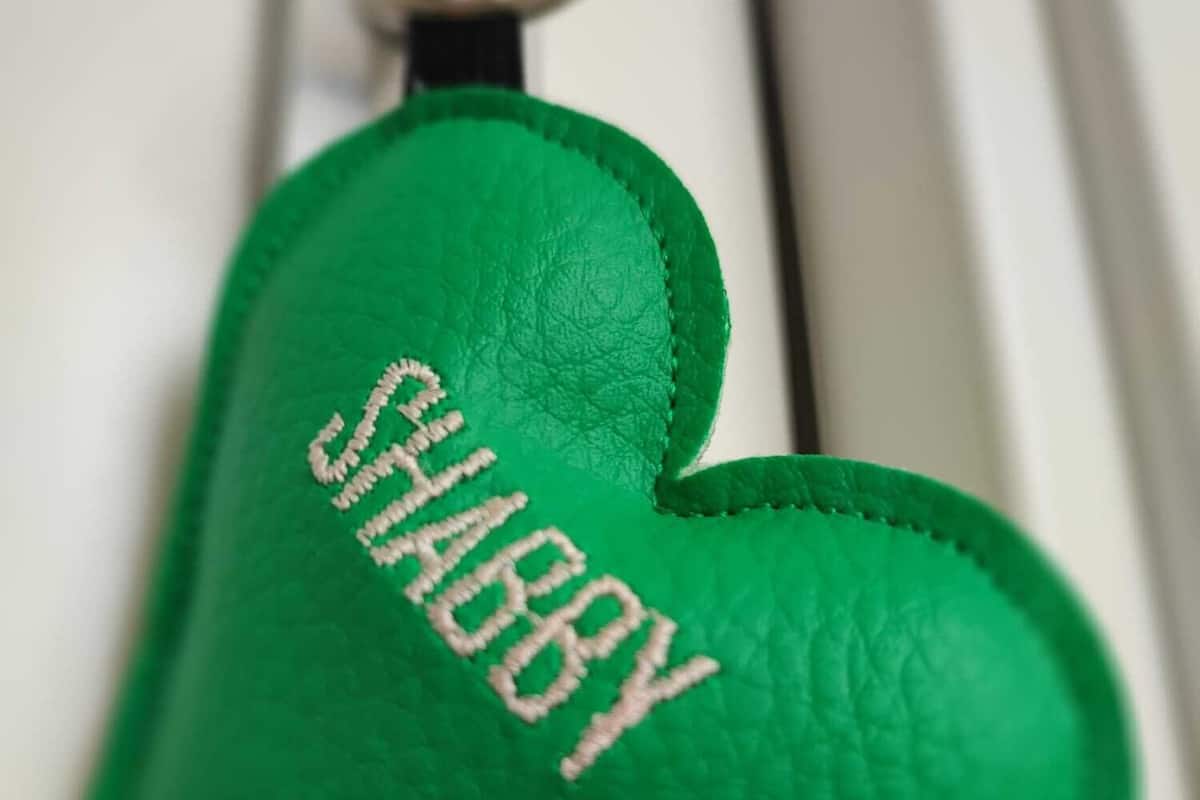 Habitación triple Deluxe, balcón, vista al mar | Caja de seguridad en la habitación y cortinas blackout