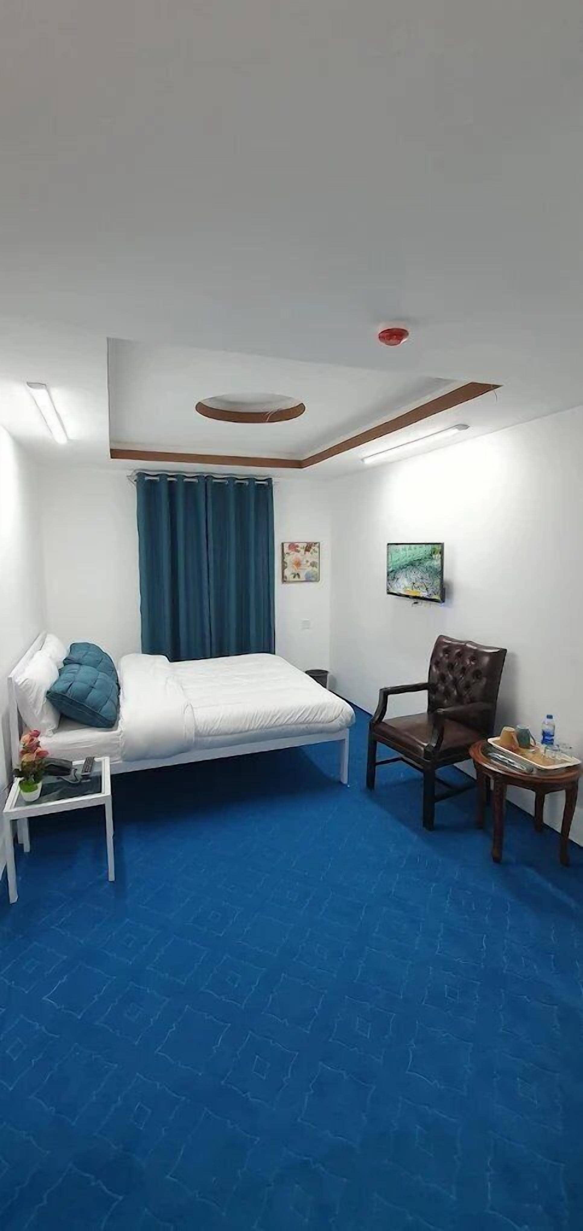 Habitación Deluxe doble, vistas a la montaña | Sistema de insonorización, tabla de planchar con plancha, wifi gratis