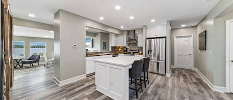 House, 5 Bedrooms | Private kitchen | Fridge, oven, coffee/tea maker